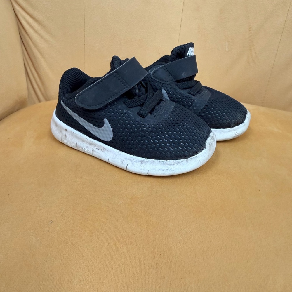 Nike Kids Black and White Hook-and-Loop Athletic Sneakers